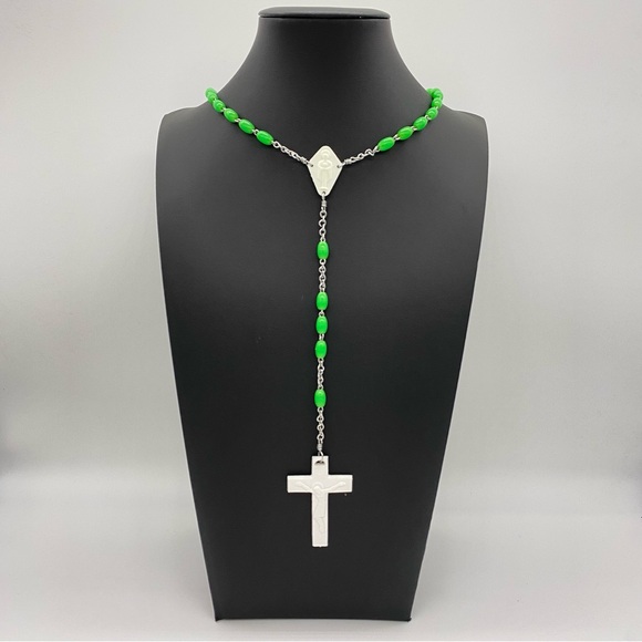 Jewelry - Green Beaded Rosary